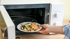 Il microonde non serve solo a riscaldare: di cosa è davvero capace?